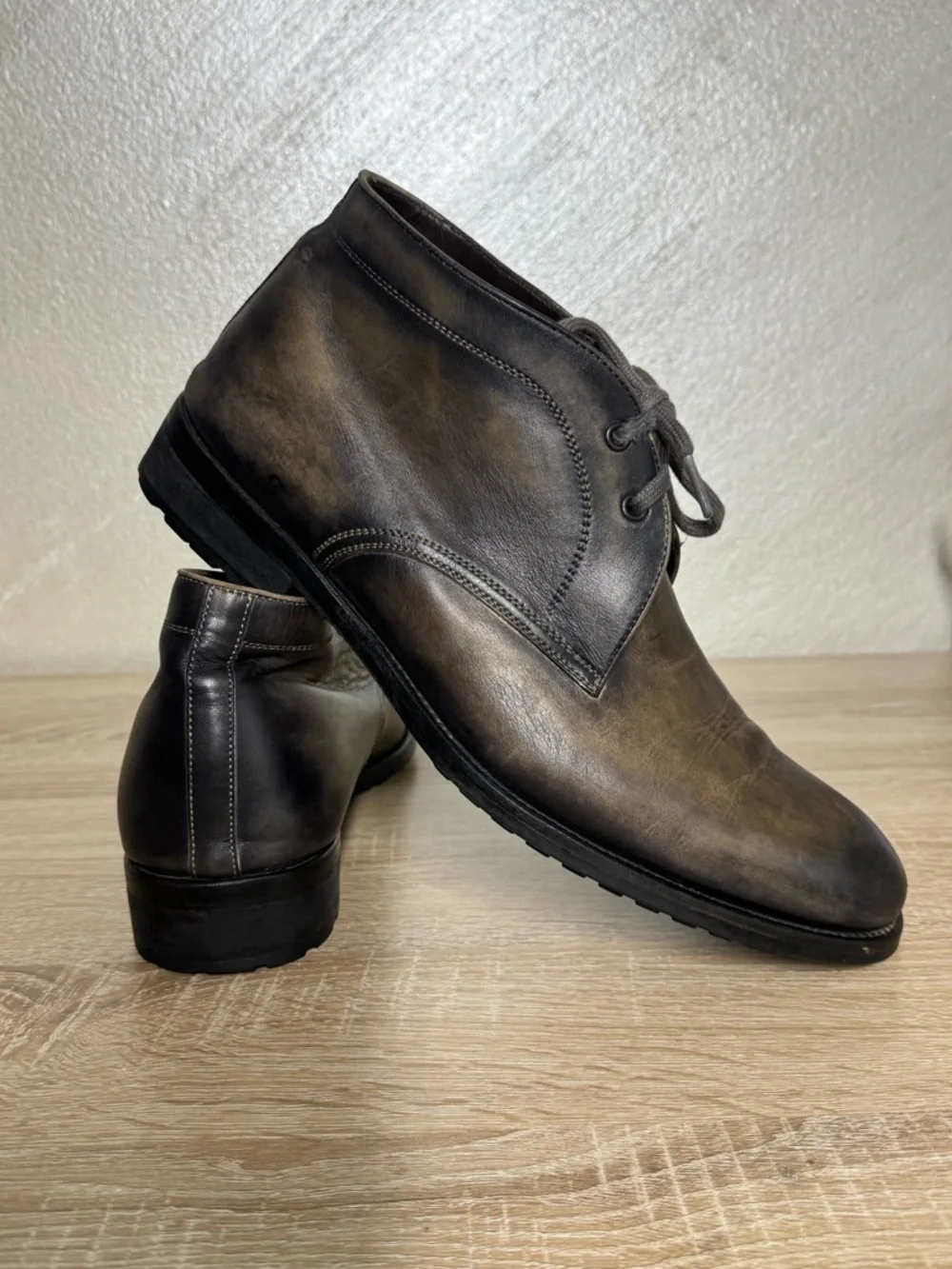 Magnanni men's 11.5M leather chukka boots